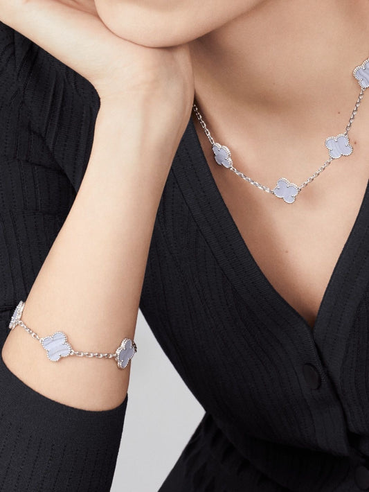 10 motif clover necklace | Chalcedony