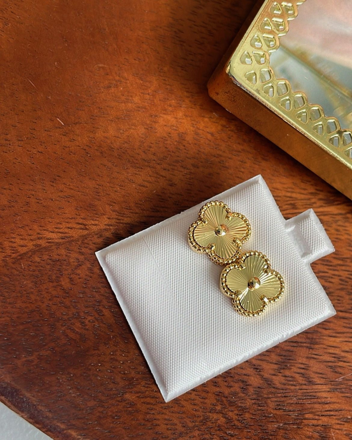 Vintage clover earrings | Gold