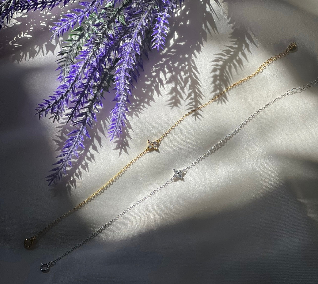 Single dainty clover bracelet