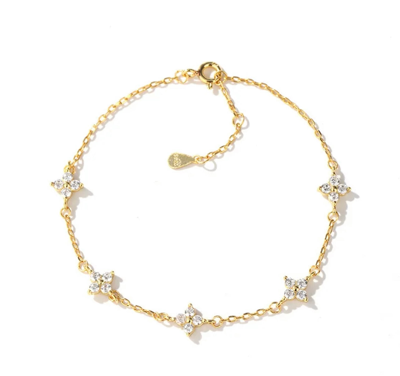 Dainty clover bracelet