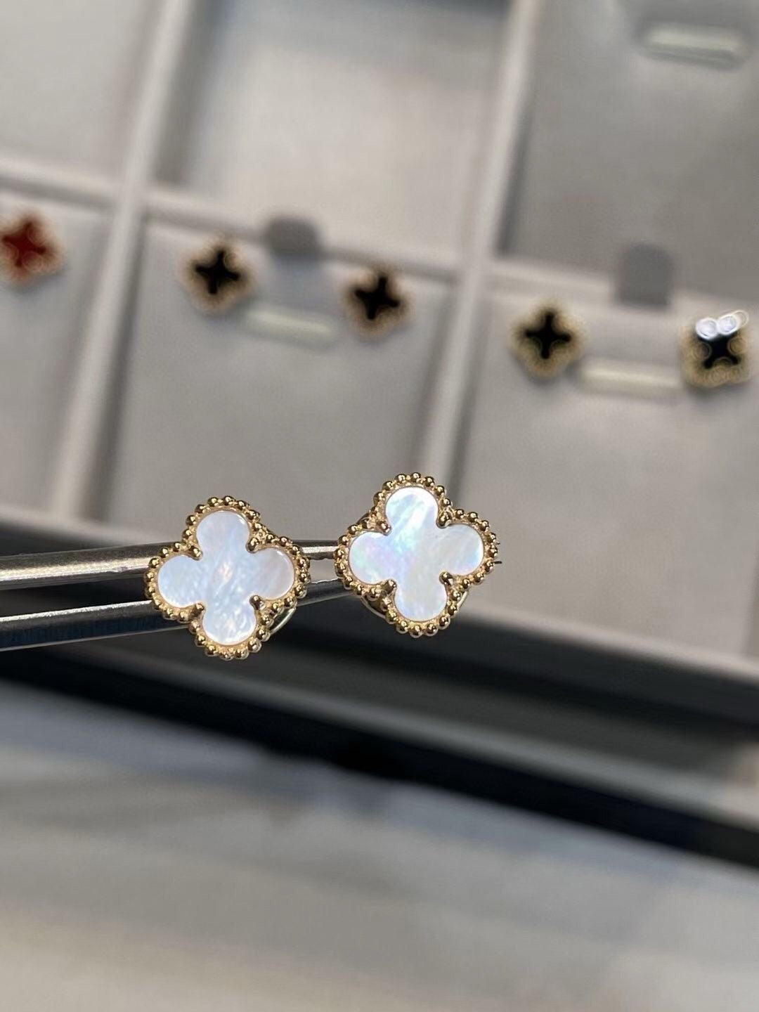 Vintage clover earrings | Mother of Pearl