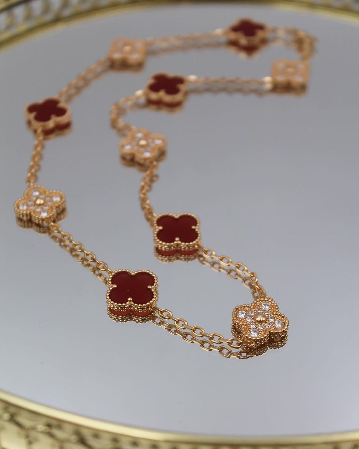10 motif clover necklace | Carnelian