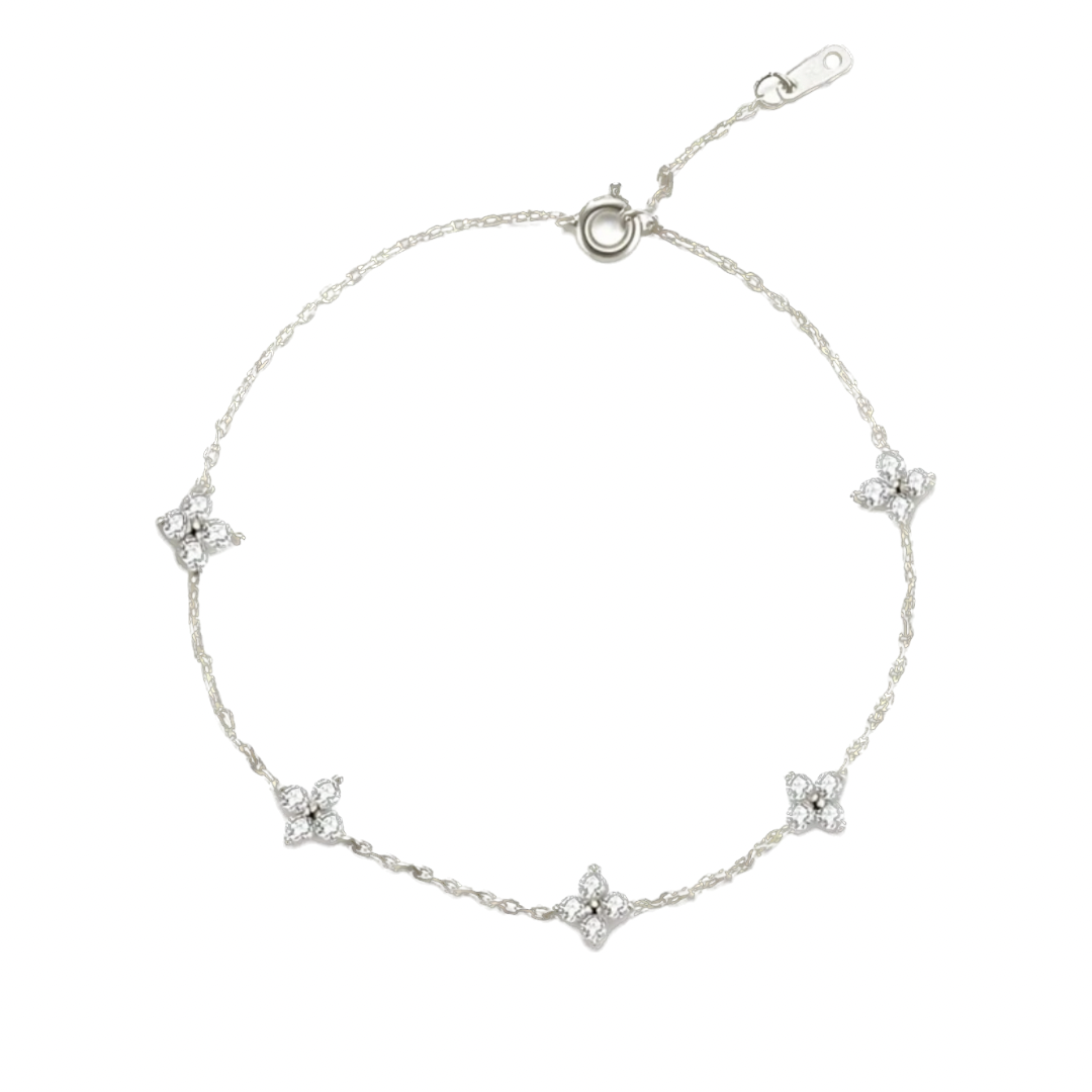 Dainty clover bracelet
