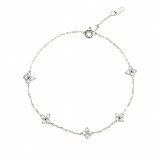 Dainty clover bracelet